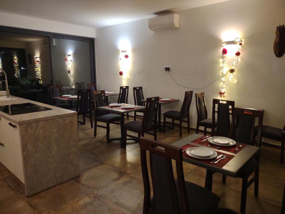 Suites Sunny Hill Монкарапашо Екстериор снимка