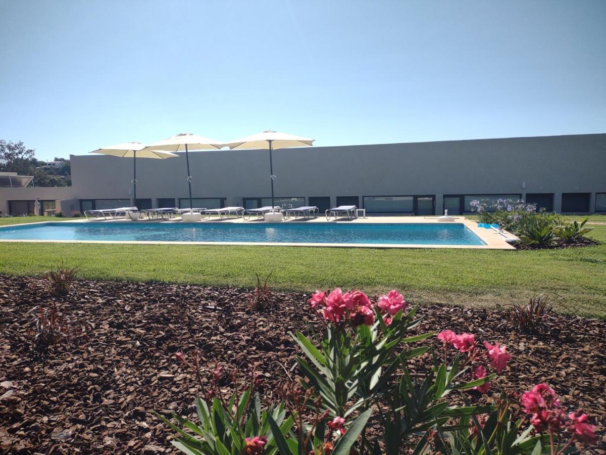 Suites Sunny Hill Монкарапашо Екстериор снимка