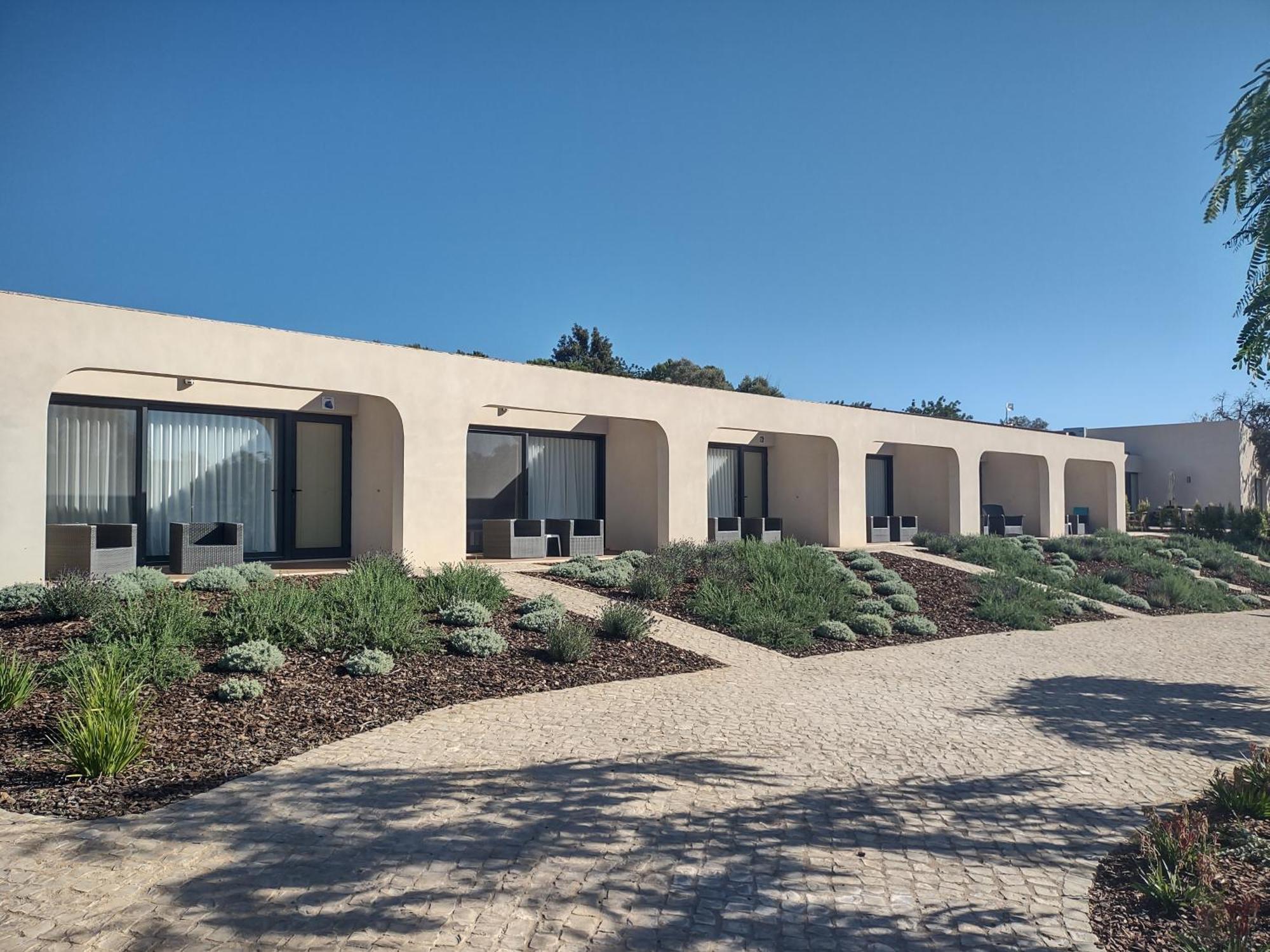 Suites Sunny Hill Монкарапашо Екстериор снимка