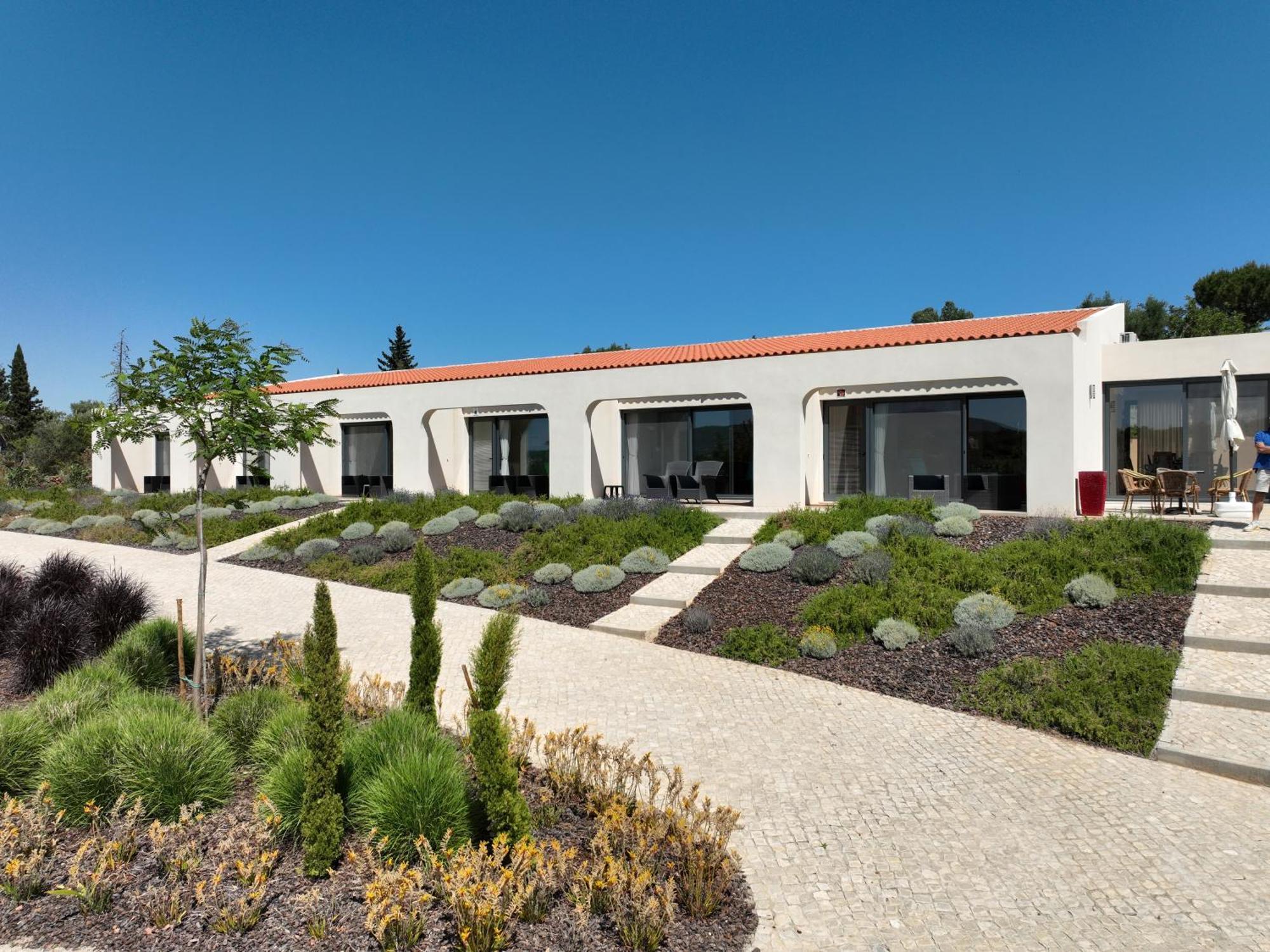 Suites Sunny Hill Монкарапашо Екстериор снимка