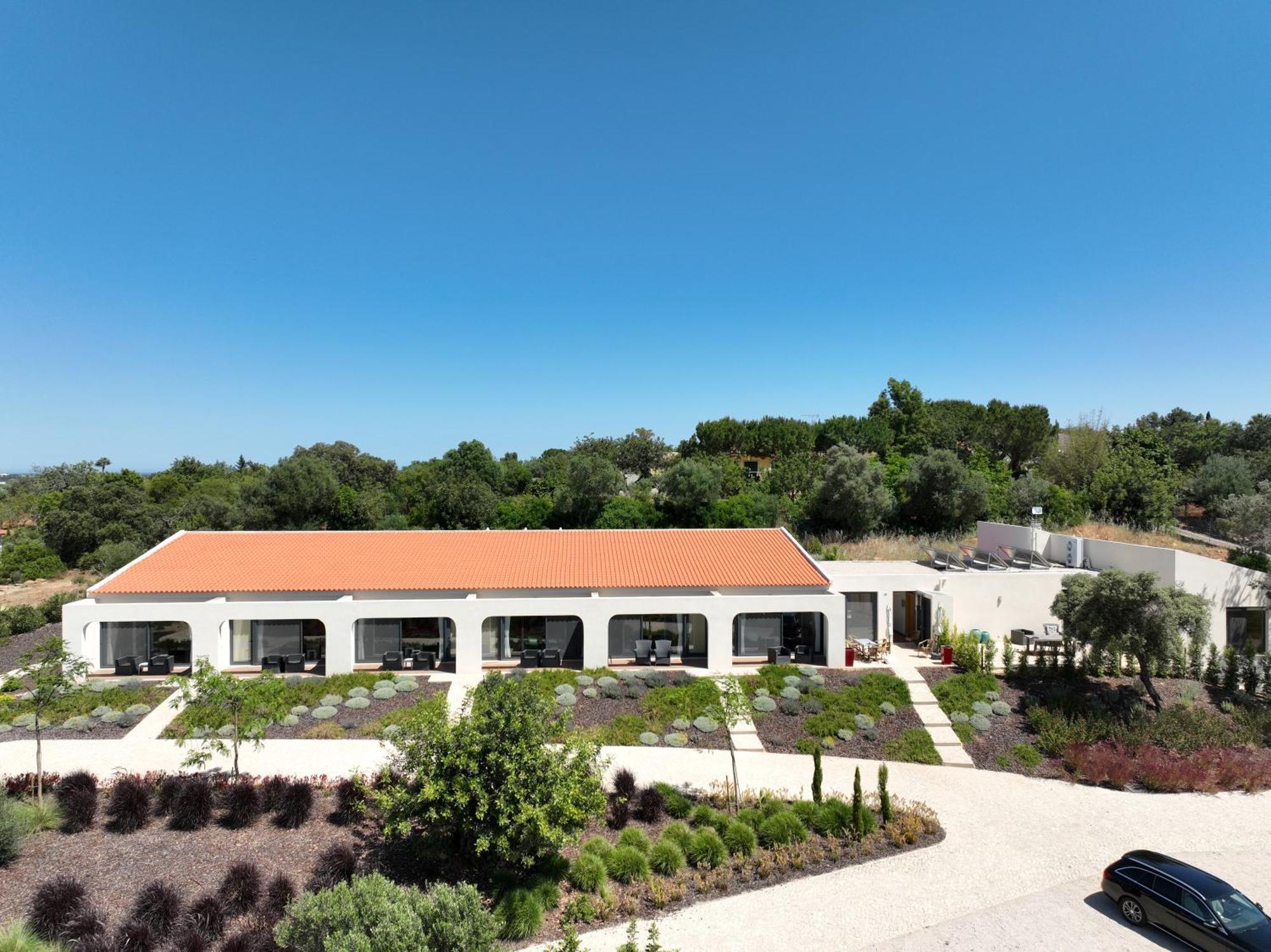Suites Sunny Hill Монкарапашо Екстериор снимка
